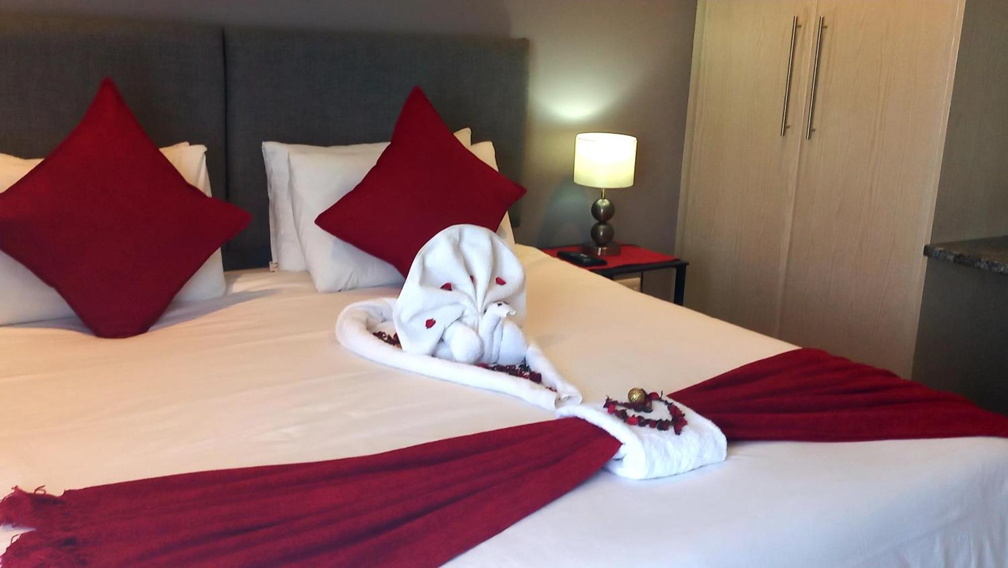 Phoenix Lodge And Waterside Accommodation Knysna Eksteriør bilde