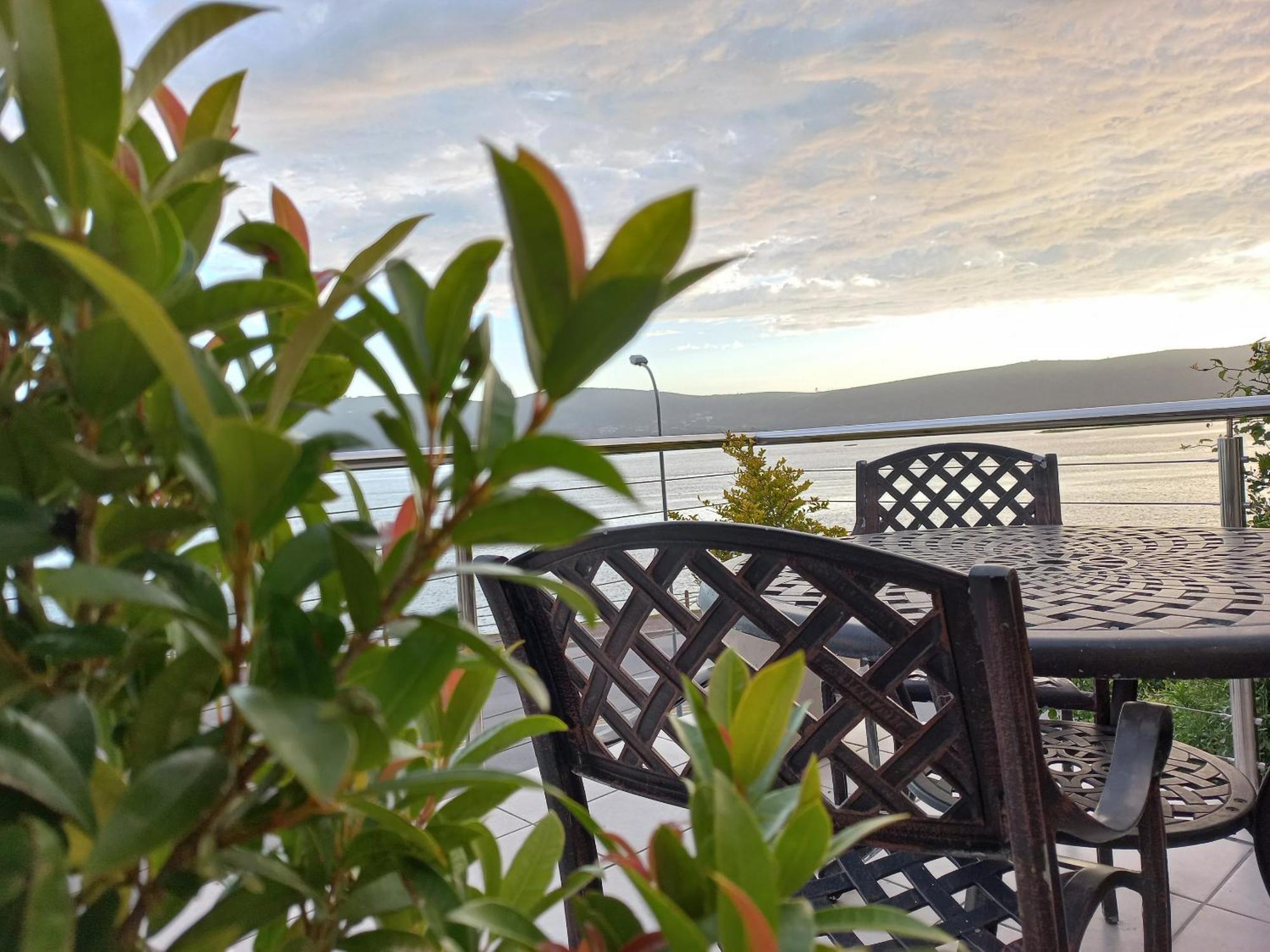 Phoenix Lodge And Waterside Accommodation Knysna Eksteriør bilde